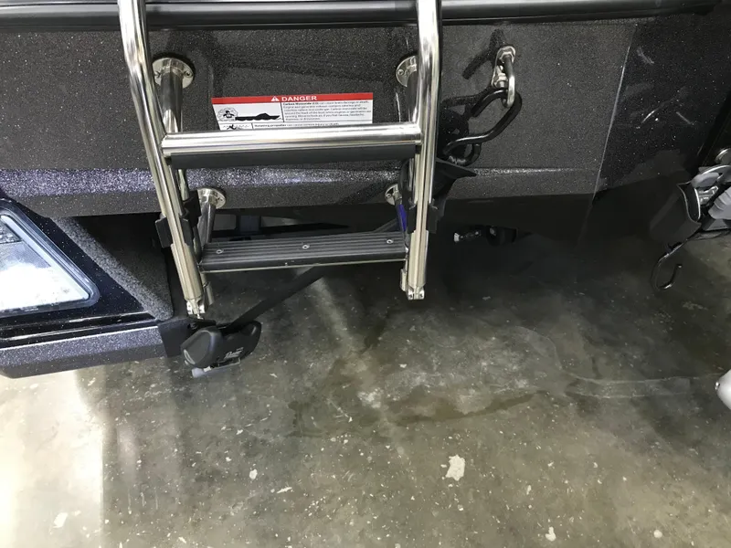 Slide: The Image of 2024 Ranger Z518 Ranger Cup Equipped boat ladder and stern detail. - 15