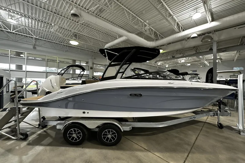 Slide: The Image of Sea Ray SPX 210 Outboard 2025 - 1