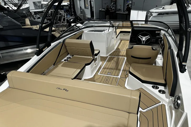 Slide: The Image of Sea Ray SPX 210 Outboard 2025 - 10