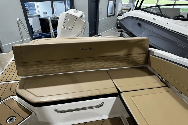 Slide: The Image of Sea Ray SPX 210 Outboard 2025 - 11