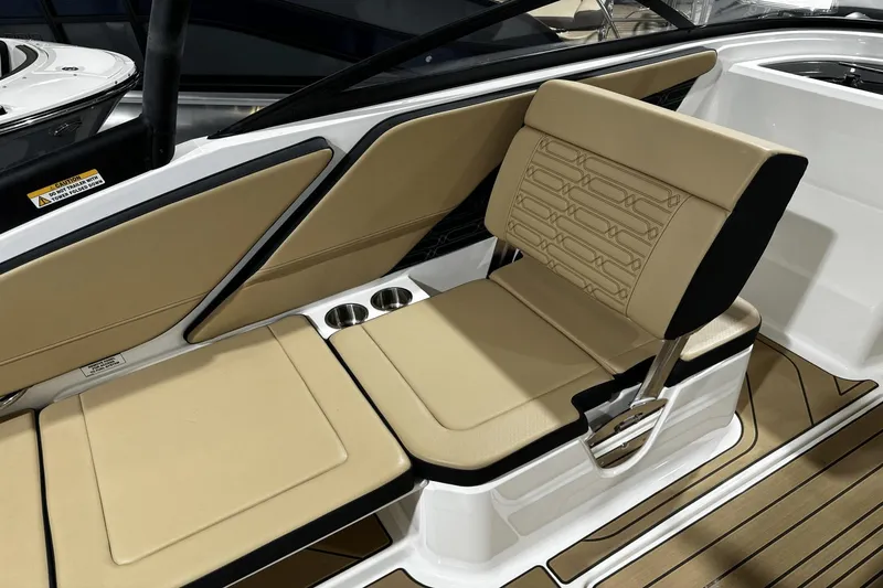 Slide: The Image of Sea Ray SPX 210 Outboard 2025 - 15