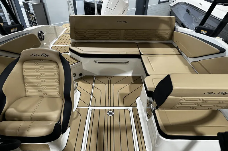Slide: The Image of Sea Ray SPX 210 Outboard 2025 - 17