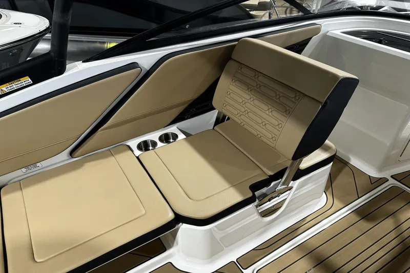 Slide: The Image of Sea Ray SPX 210 Outboard 2025 - 19