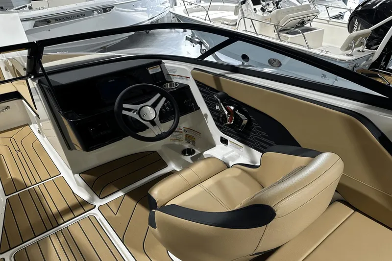 Slide: The Image of Sea Ray SPX 210 Outboard 2025 - 20