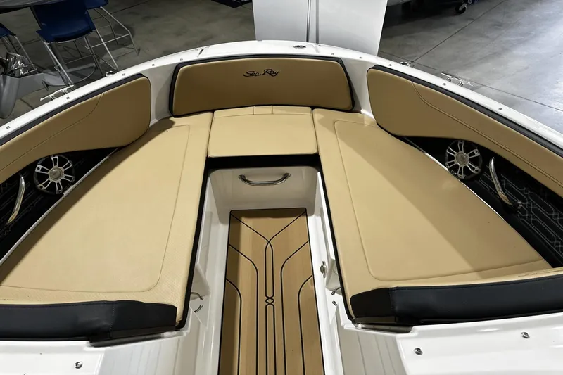 Slide: The Image of Sea Ray SPX 210 Outboard 2025 - 25