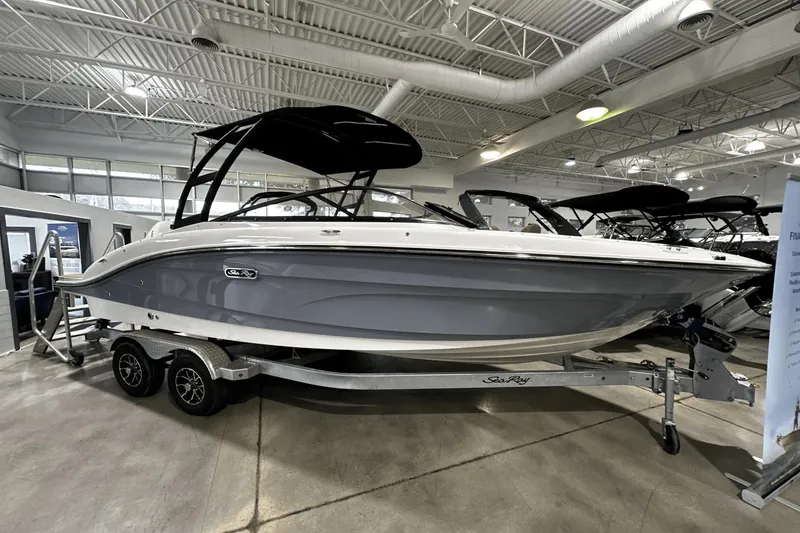Slide: The Image of Sea Ray SPX 210 Outboard 2025 - 3
