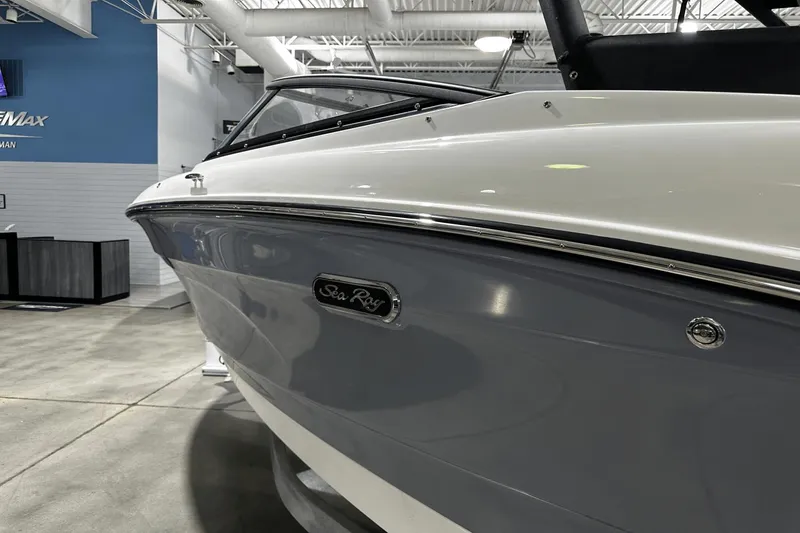Slide: The Image of Sea Ray SPX 210 Outboard 2025 - 5