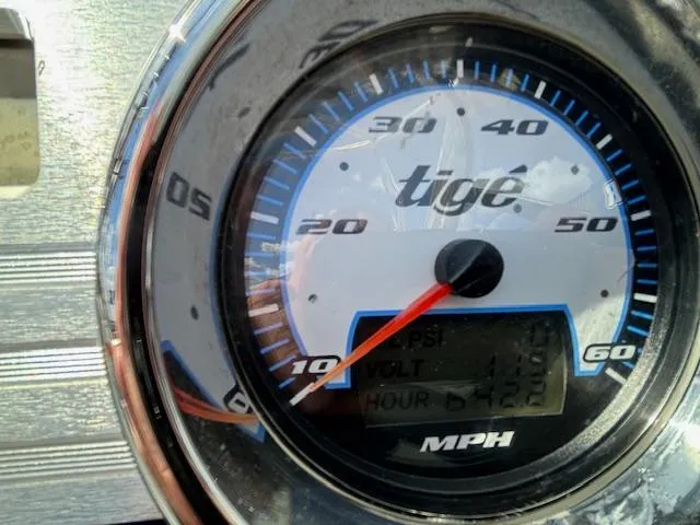 Slide: The Image of Speedometer of 2008 Tigé RZR 24 boat showing 10 MPH. - 37