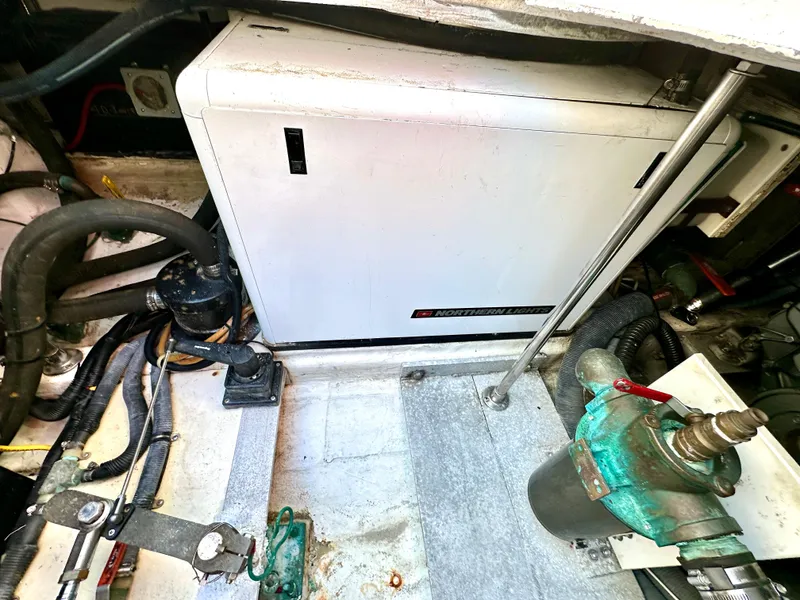 Slide: The Image of Albin 35 Command Bridge 2004 - 50