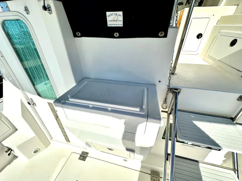 Slide: The Image of Albin 35 Command Bridge 2004 - 53