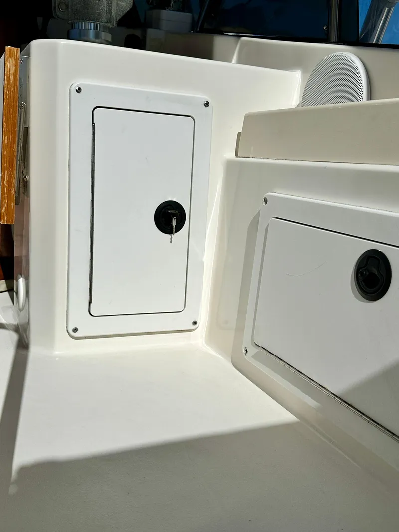 Slide: The Image of Albin 35 Command Bridge 2004 - 55