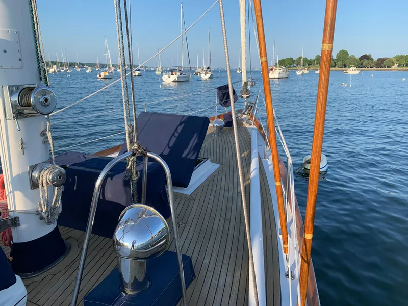 Slide: The Image of 50' Hinckley Sou'wester 1977 (BACCARA) Bow - 8