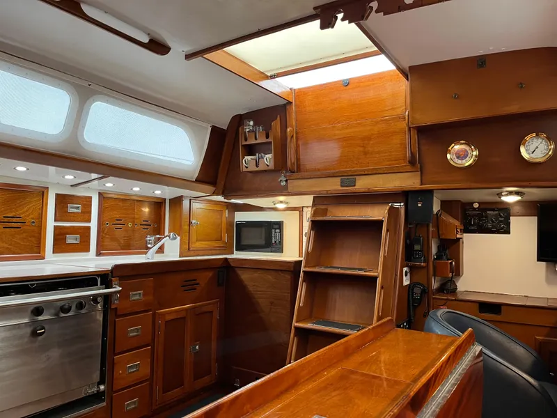 Slide: The Image of 50' Hinckley Sou'wester 1977 (BACCARA) Galley - 4