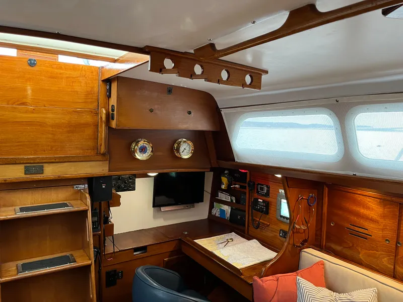 Slide: The Image of 50' Hinckley Sou'wester 1977 (BACCARA) Navigation Station - 5