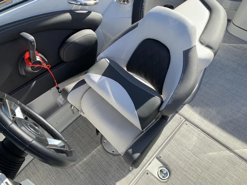 Slide: The Image of Crownline Boats 280 SS SURF 2024 - 23