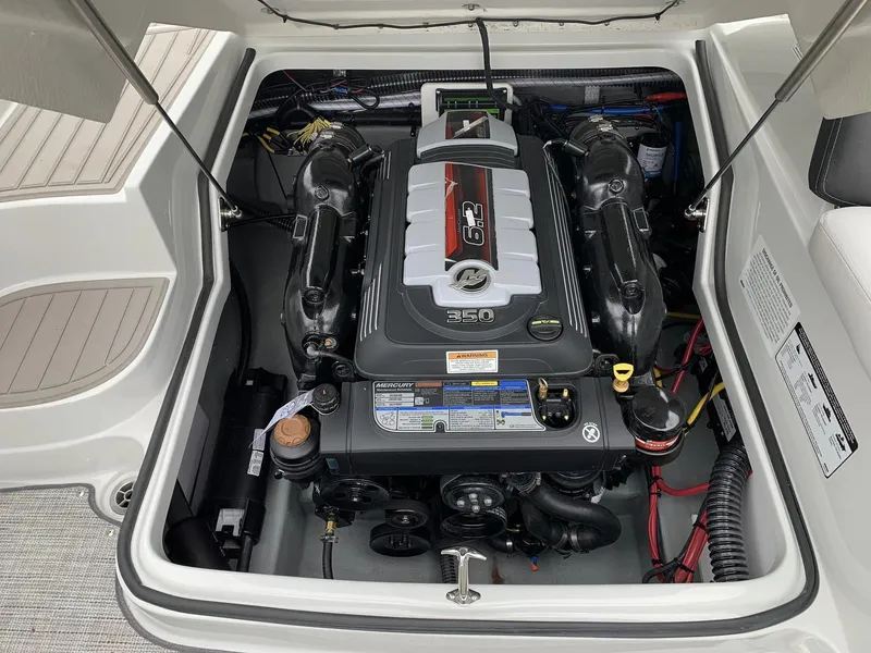 Slide: The Image of Crownline Boats 280 SS 2024 - 10