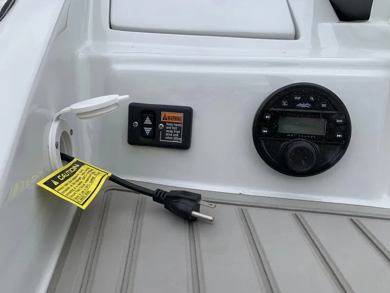 Slide: The Image of Crownline Boats 280 SS 2024 - 11