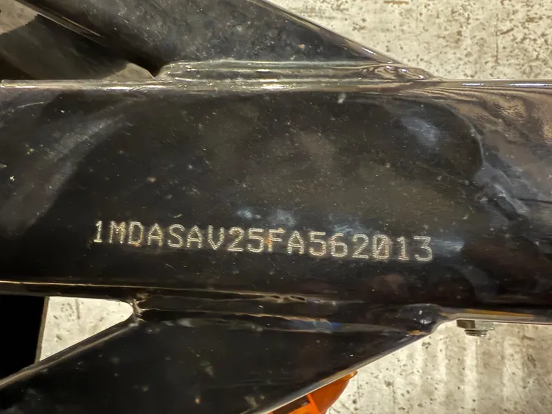 Slide: The Image of VIN number on a 2014 Yamaha Boats 242 Limited S hull. - 18