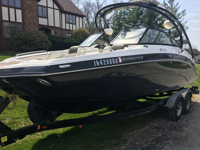 Slide: The Image of 2014 Yamaha Boats 242 Limited S on trailer in residential area. - 21