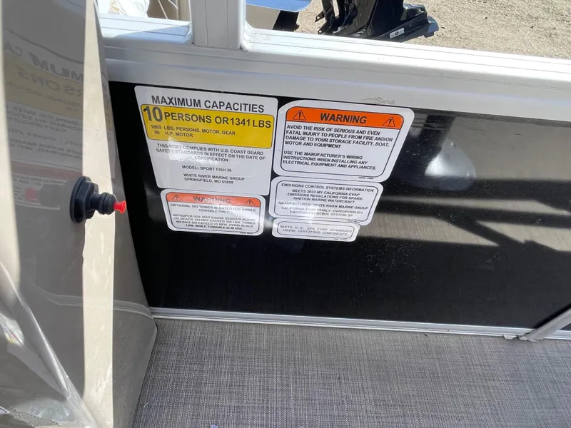 Slide: The Image of 2023 Sun Tracker SportFish 20 DLX capacity and warning labels. - 10