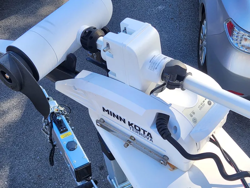 Slide: The Image of Minn Kota trolling motor on a 2006 Blue Fin Pro Fish C/C boat. - 35