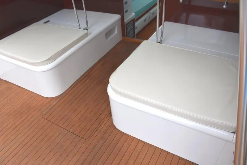Slide: The Image of Cushions on engine boxes - 30