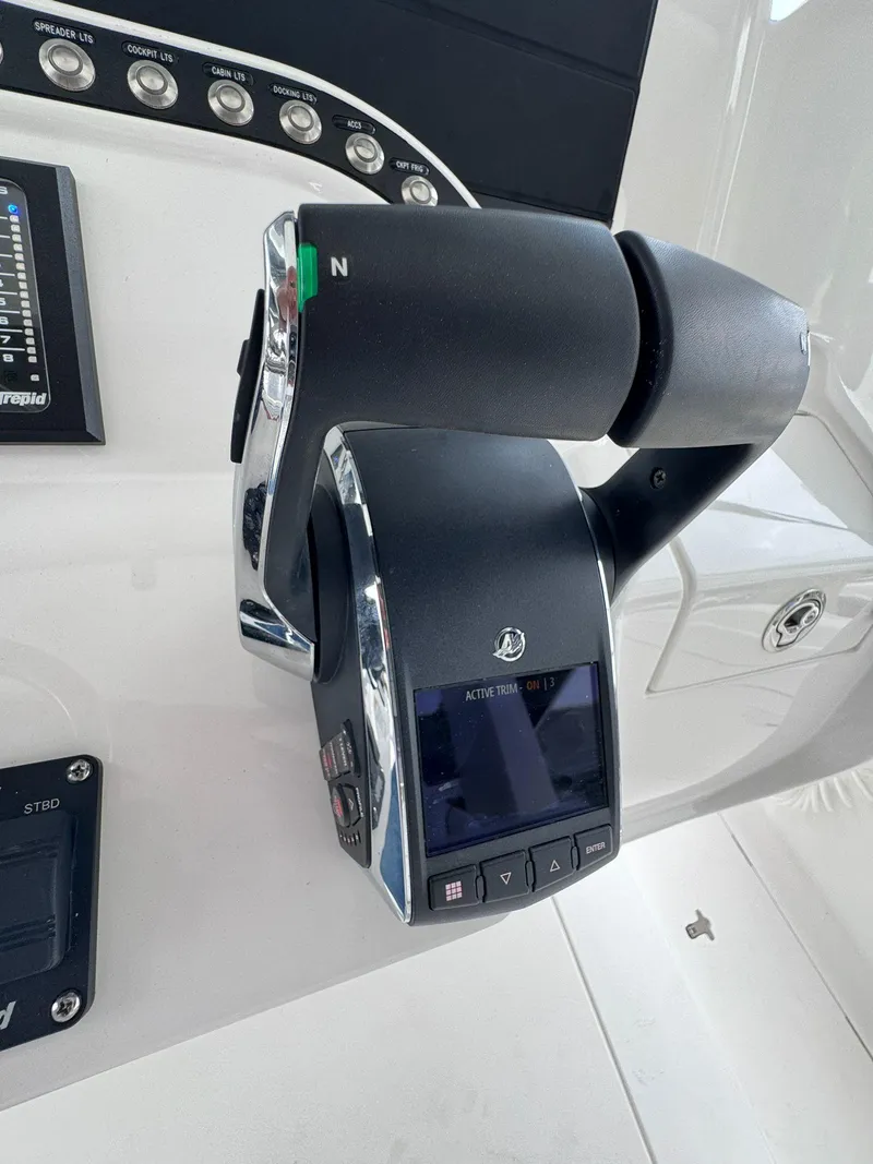 Slide: The Image of 2023 Intrepid 427 Nomad FE throttle control system. - 5