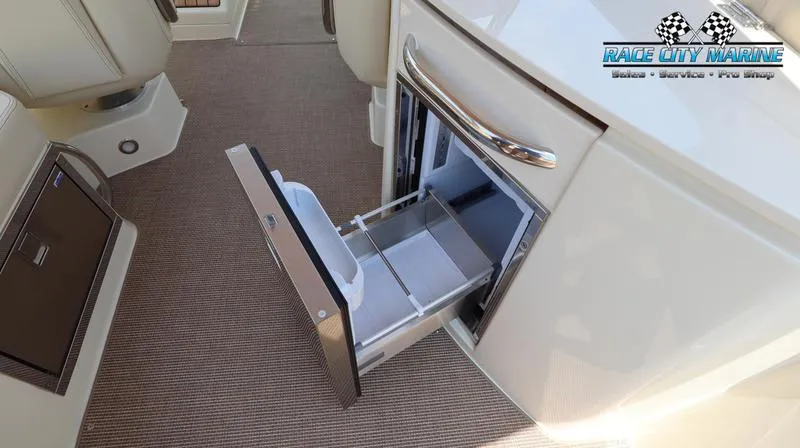 Slide: The Image of Chris-Craft 28 GT - 15