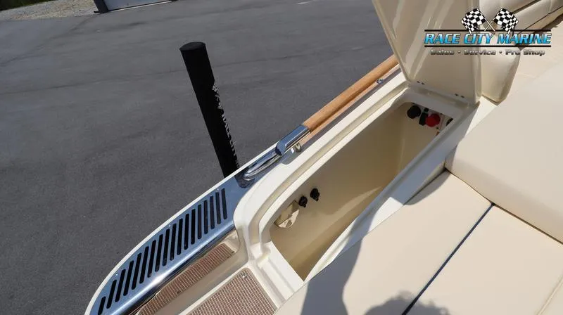 Slide: The Image of Chris-Craft 28 GT - 36