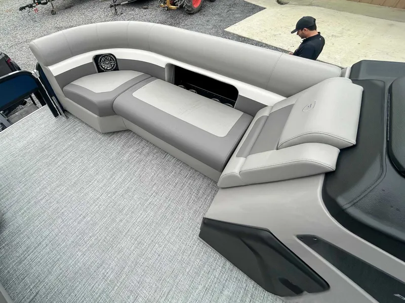 Slide: The Image of Premier 230 SunSation Angler 2024 - 13