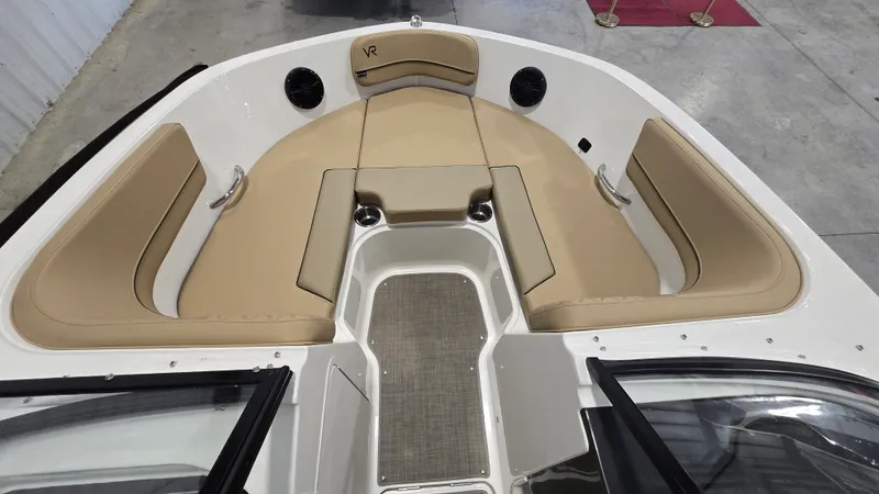 Slide: The Image of Bayliner VR5 Bowrider I/O 2023 - 13