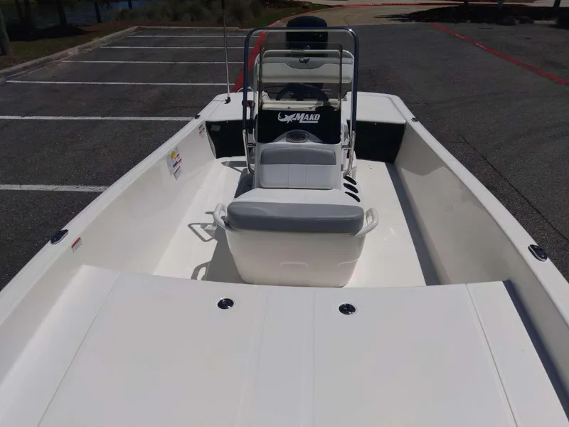 Slide: The Image of 2024 Mako Pro Skiff 17 CC boat interior, white with center console and seating. - 9