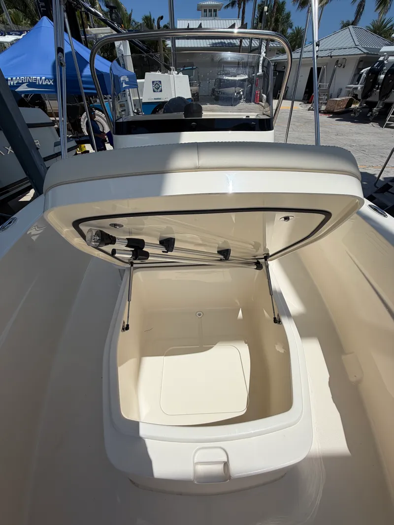 Slide: The Image of Scout 188 Sportfish 2027 - 12