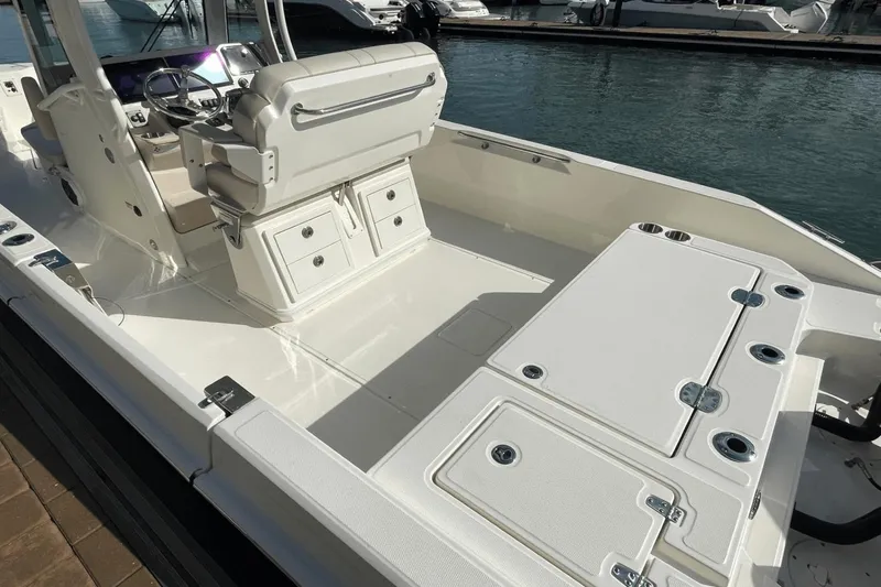 Slide: The Image of Boston Whaler 280 Dauntless 2023 - 10
