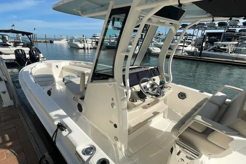 Slide: The Image of Boston Whaler 280 Dauntless 2023 - 11