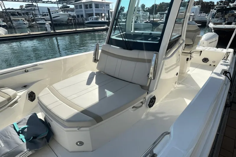Slide: The Image of Boston Whaler 280 Dauntless 2023 - 12