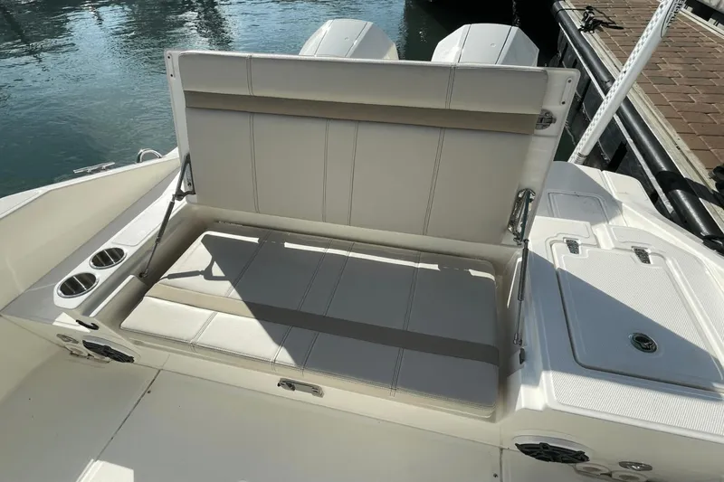 Slide: The Image of Boston Whaler 280 Dauntless 2023 - 13