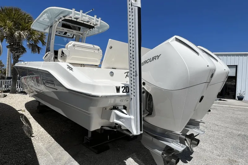 Slide: The Image of Boston Whaler 280 Dauntless 2023 - 4