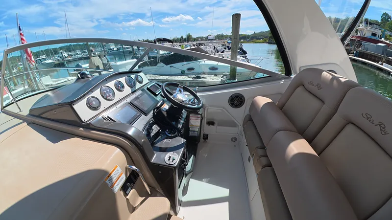 Slide: The Image of Sea Ray 330 Sundancer 2016 - 16
