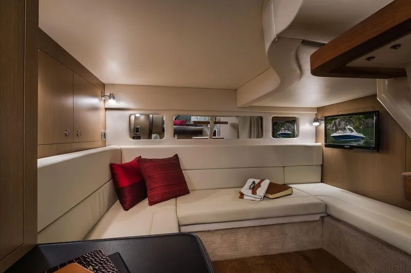 Slide: The Image of Sea Ray 330 Sundancer 2016 - 15