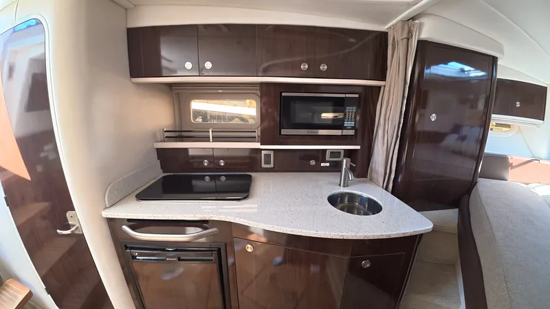 Slide: The Image of Sea Ray 330 Sundancer 2016 - 22