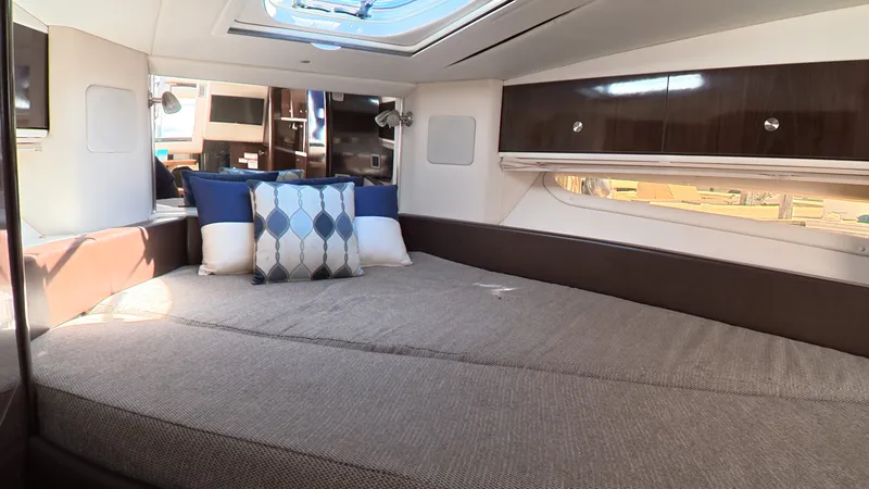 Slide: The Image of Sea Ray 330 Sundancer 2016 - 28