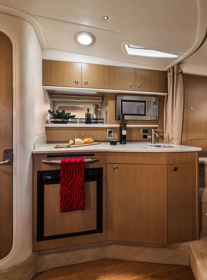 Slide: The Image of Sea Ray 330 Sundancer 2016 - 16