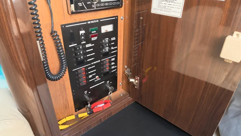 Slide: The Image of Sea Ray 330 Sundancer 2016 - 35