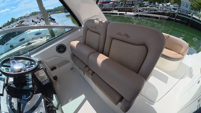 Slide: The Image of Sea Ray 330 Sundancer 2016 - 17
