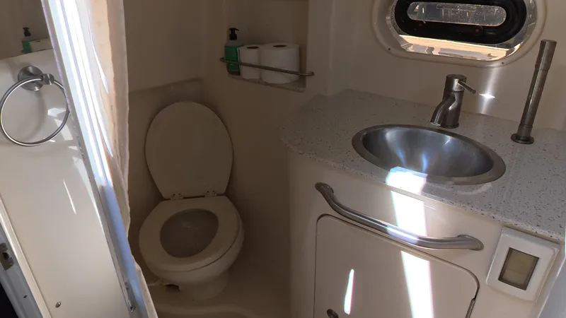 Slide: The Image of Sea Ray 330 Sundancer 2016 - 31