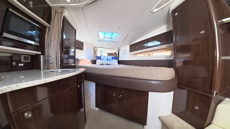 Slide: The Image of Sea Ray 330 Sundancer 2016 - 27
