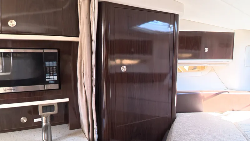 Slide: The Image of Sea Ray 330 Sundancer 2016 - 23