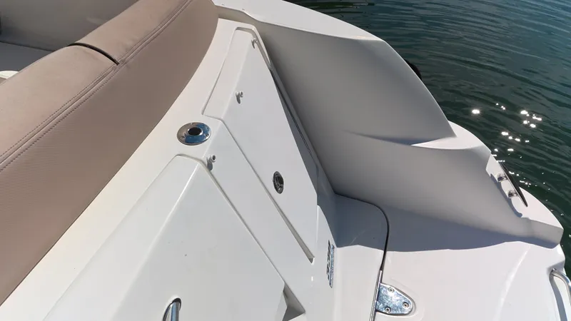 Slide: The Image of Sea Ray 330 Sundancer 2016 - 9