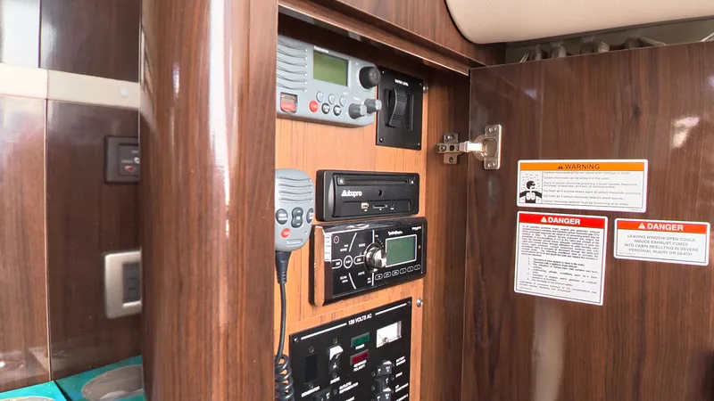 Slide: The Image of Sea Ray 330 Sundancer 2016 - 34